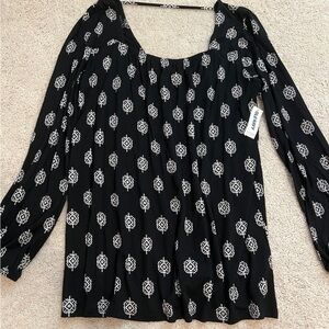 NWT Old Navy Black and White Geometric Blouse M Tall